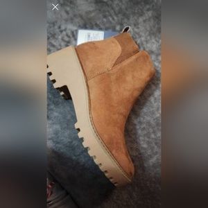 Womens brown boots size 6.5